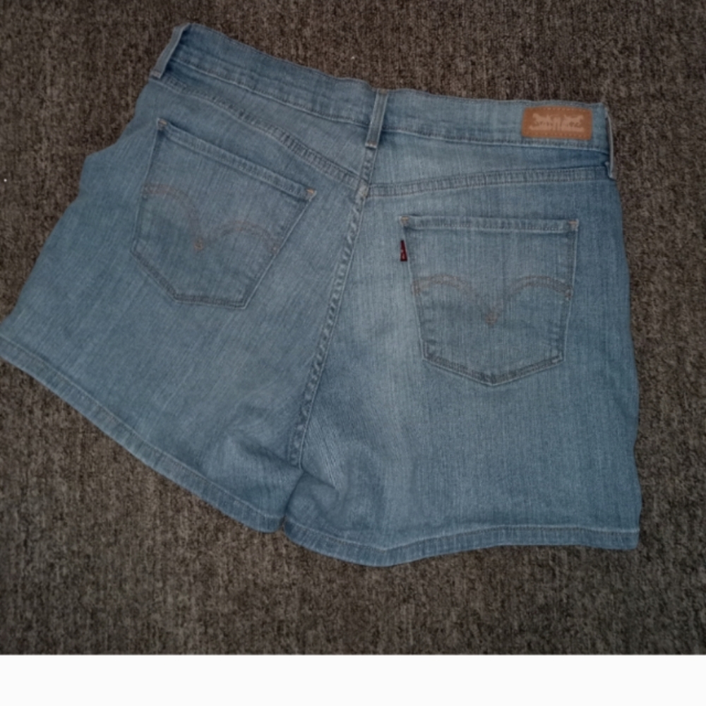 Levis light wash denim jean shorts size 12 - Picture 2 of 3